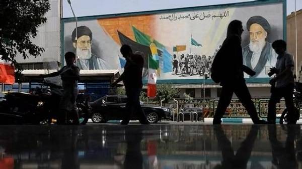 Irán condenó a dos franceses a más de 30 años de prisión por espionaje