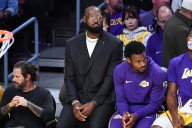 Lakers Insider Provides Concerning LeBron James Update