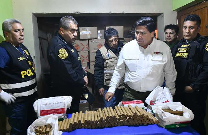 Ministro Tiburcio destaca operativo que incautó más de 31 mil cartuchos de dinamita en Lima norte