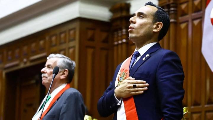 "El principal enemigo está afuera": Asume nuevo presidente de Perú tras destitución de Dina Boluarte