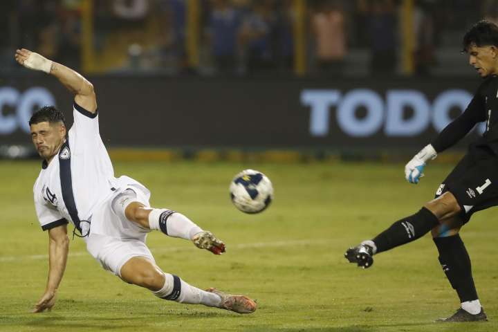 0-1. Guatemala hunde a El Salvador y recupera la esperanza