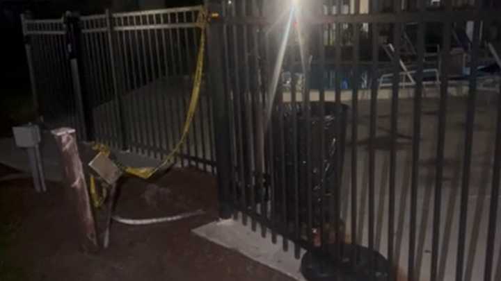 Man dead, teen hospitalized in drowning at Orange County apartment, deputies say