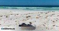 El emocionante hallazgo de una botella con mensajes de hace más de un siglo en una playa australiana