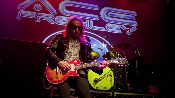 Muere Ace Frehley, guitarrista original de KISS, a los 74 años