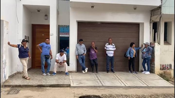 Tarapoto: Trabajadores administrativos en educación realizan plantón en Ugel exigiendo bono por el Día del Servidor Público
