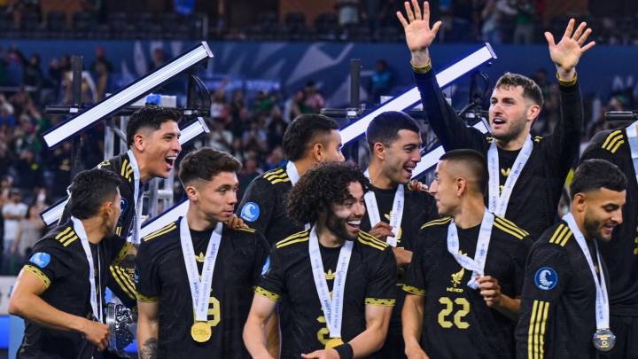 Santiago Giménez manda un mensaje de ánimo a Huescas