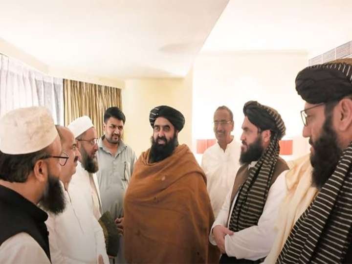 Afghan FM Muttaqi presented with Sheikh