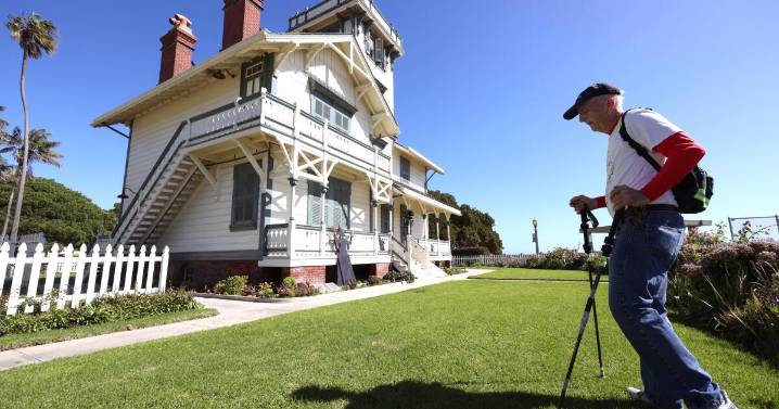 Commentary: Doctor who walked L.A.'s perimeter has a prescription for everyone: Escape your own neighborhood
