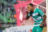 Santos Laguna vence 3-1 a Querétaro y revive en la pelea por el Play