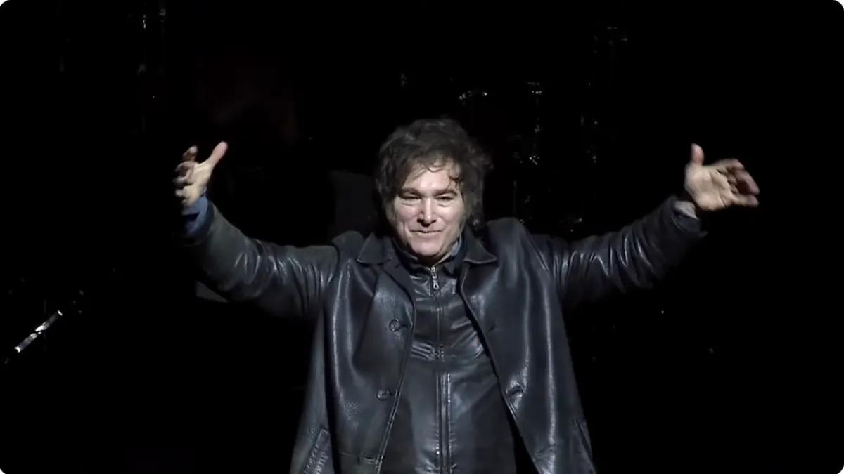 Javier Milei presentó su libro y cantó en el Movistar Arena en plena crisis por José Luis Espert