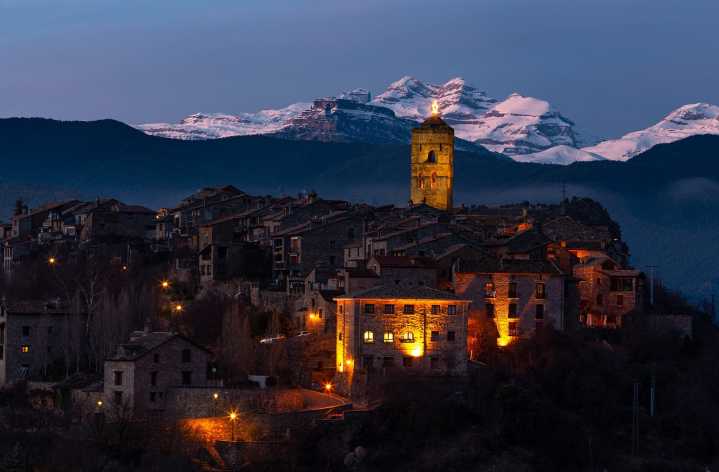 La mejor postal medieval del Pirineo y que fue capital de un reino legendario