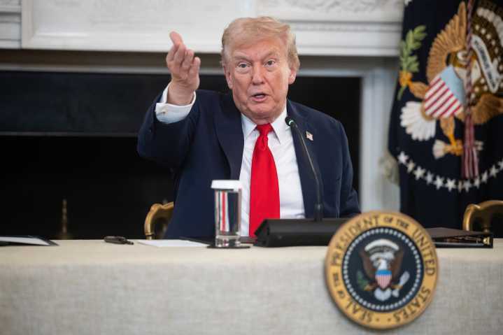 Trump afirma que su política arancelarias sirve para "traer la paz al mundo"