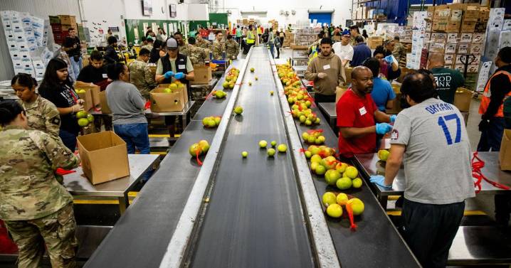 Food aid at risk of expiring as effort to fund SNAP benefits fails in Senate