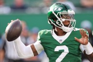 Knee injury impacting Jets QB Tyrod Taylor
