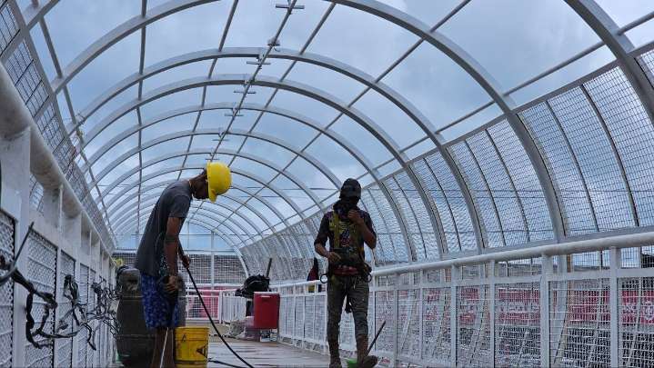 Avanza la rehabilitación de la pasarela de Tipuro