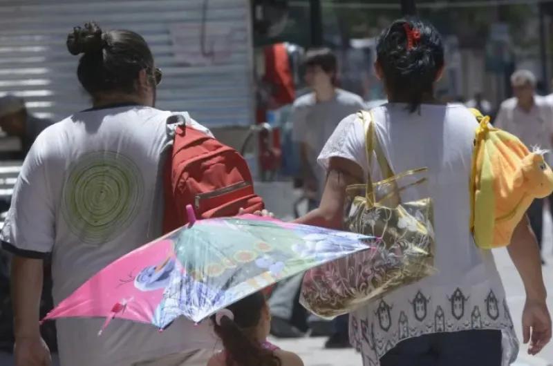Alerta por calor extremo y tormentas al final del día para este viernes en Santiago