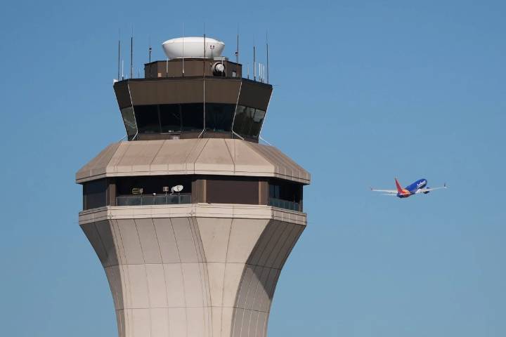 Alertan legisladores de EU posible caos en aeropuertos por cierre de gobierno