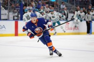 Schaefer records 1st multi-point game, Islanders down Sharks for 3rd straight win