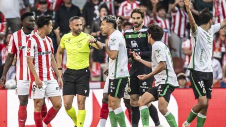 Vídeo: El polémico gol del Racing que habría evitado la victoria del Sporting, según los analistas arbitrales: «bien pitado»