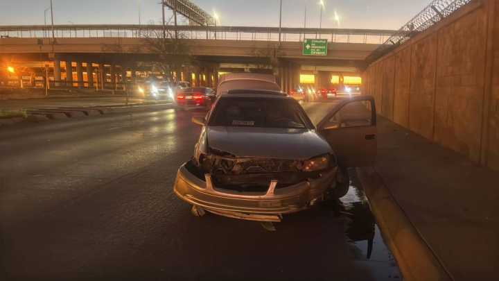 Choca Vehículo Contra Barda en Ciudad Juárez; Podría Estar Vinculado a un Multihomicidio