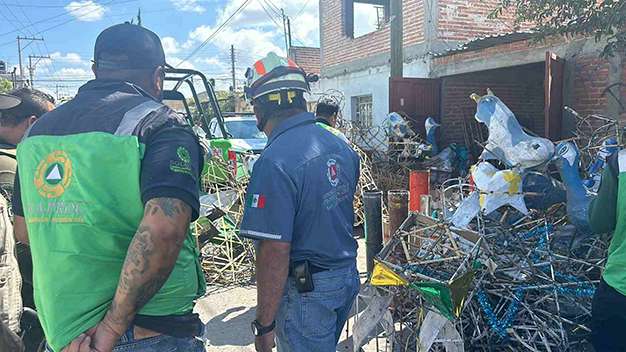 Cuerpos de emergencia atienden incendio por almacenamiento de pirotecnia