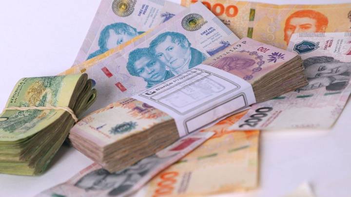 Qué son los "salarios dinámicos" que el Gobierno busca implementar con la reforma laboral y cómo afectarían a las paritarias