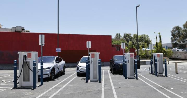US adds 780 new EV charging stations in record third