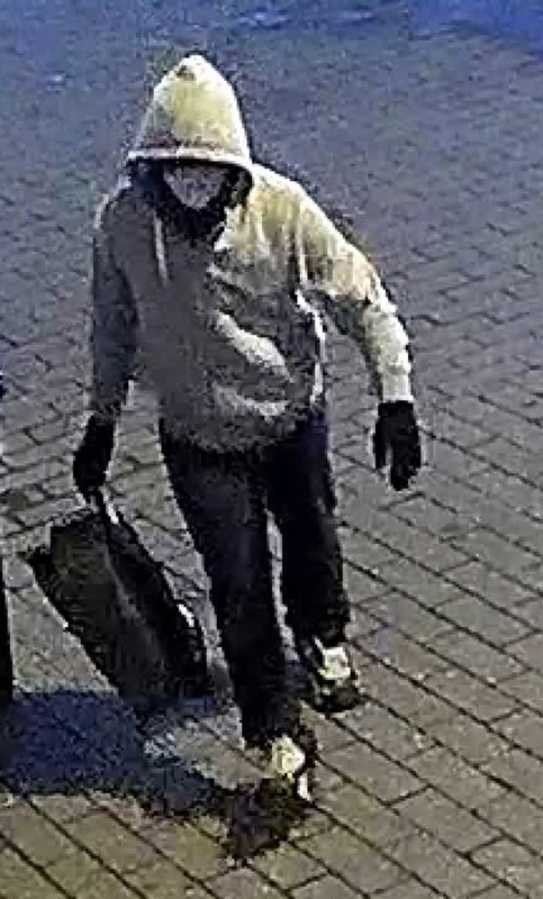 FBI puts up $500,000 reward for ID of suspect who put pipe bombs by DNC, RNC