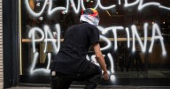 Manifestantes propalestina vandalizan comercios en Barcelona
