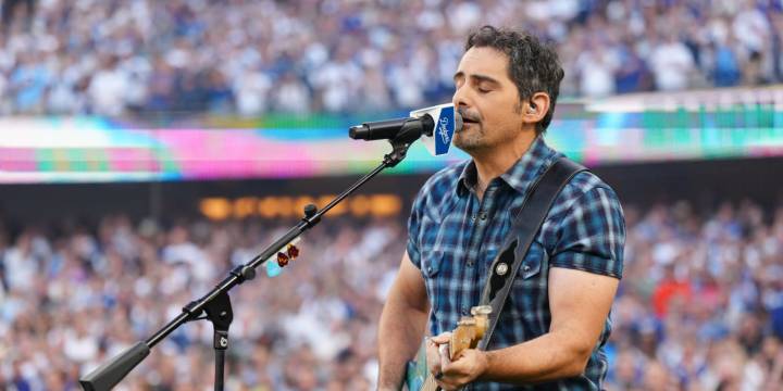 Brad Paisley anthem singer for longest World Series games