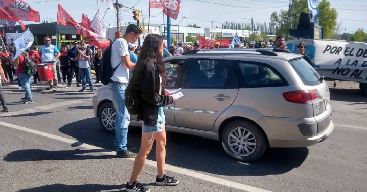 Protesta en Ruta 65, entre Cipolletti y Allen: Unter moviliza en medio del paro de 48 horas este lunes