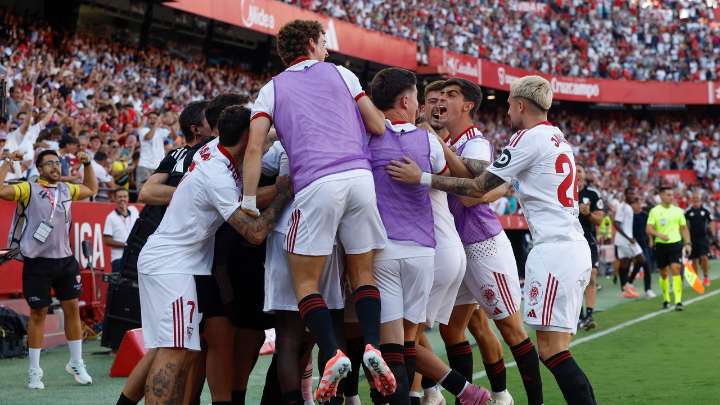 El Barça se la pega en el Pizjuán ante el Sevilla y entrega al Madrid el liderato de Liga