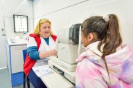 La campaña oftalmológica “Ver para ser libres” ya entregó 198 lentes para niños
