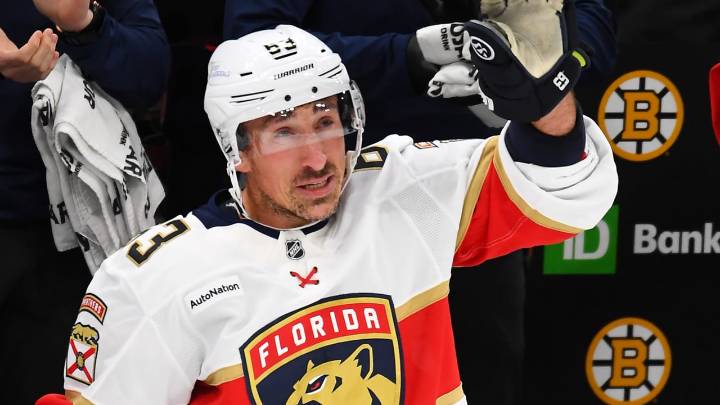 Marchand receives emotional welcome back to Boston 