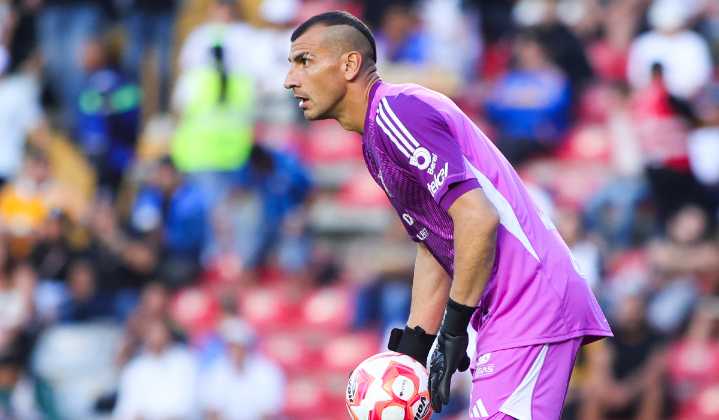 Locuras de Nahuel Guzmán iniciaron tras pararle un penal a Riquelme en Copa Libertadores