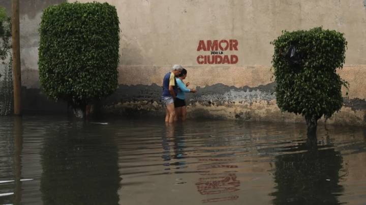 Clima hoy 15 de octubre: Frente frío 7 y canales de baja presión ocasionarán lluvias en México