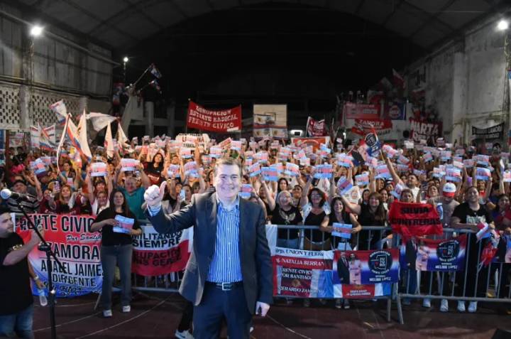 Zamora recibió el respaldo de miles de militantes y manifestó su apoyo a Elías Suárez