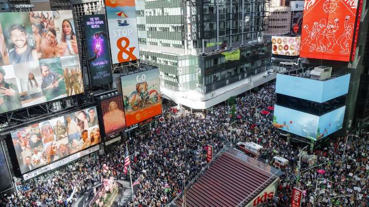 Las imponentes imágenes que dejaron las multitudinarias protestas en contra de Donald Trump en EE. UU. bajo el lema ‘No Kings’