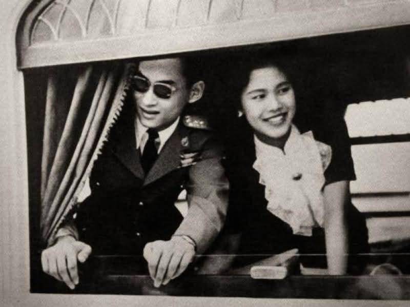 Luto en Tailandia por la muerte de la reina madre Sirikit de Tailandia, la “Jackie Kennedy de Asia”, a sus 93 años