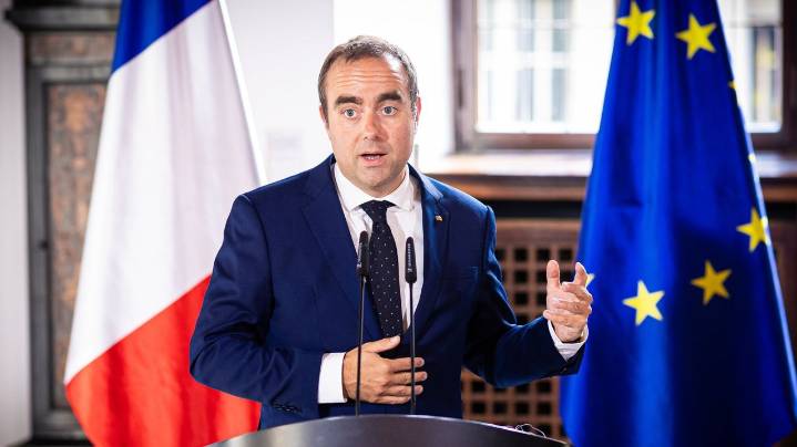 Lecornu presenta su dimisión a Macron pocas horas después del nombramiento de su Gobierno
