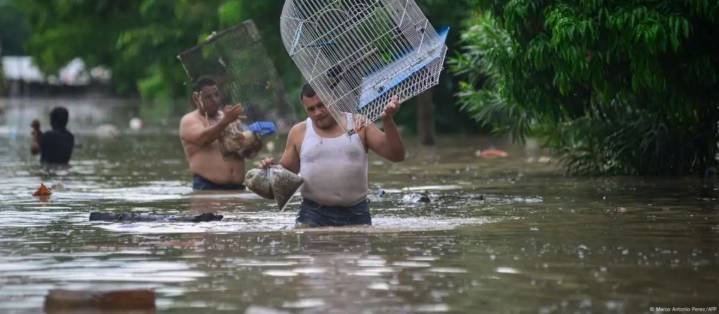 Intensas lluvias en varios estados de México dejan más de 40 muertos y graves daños
