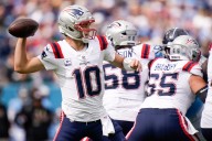 Deadspin | Patriots in pursuit of fifth straight win as Browns visit