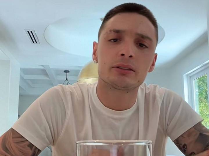 Peso Pluma presume su transformación física y motiva a sus fans a ejercitarse