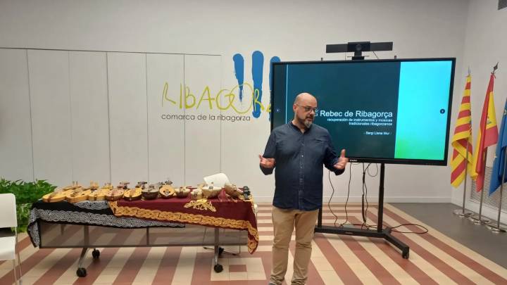 Sergi Llena: "El rebec de Ribagorza aparece en iconografía de la Edad Media"