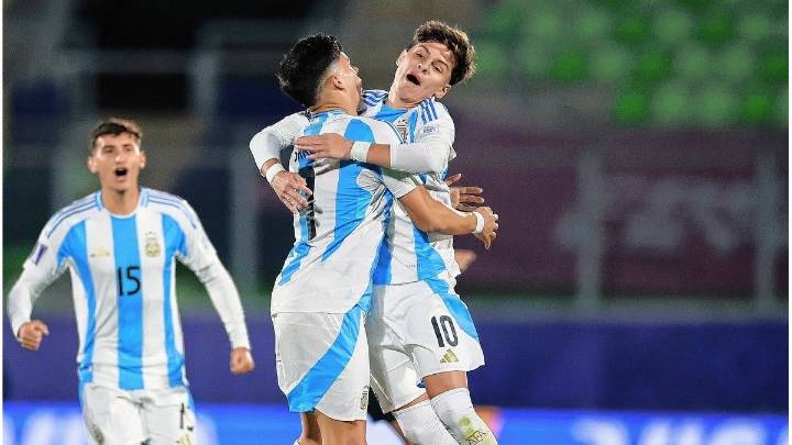 Argentina goleó a Australia y se clasificó a los octavos de final