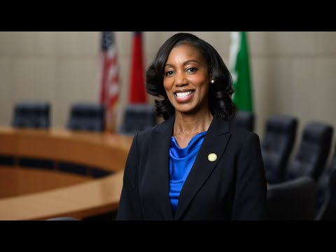 Charlotte-Mecklenburg police name first female police chief