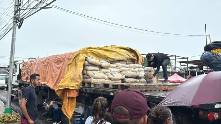 Distribuyen más de 160 toneladas de cemento en El Furrial