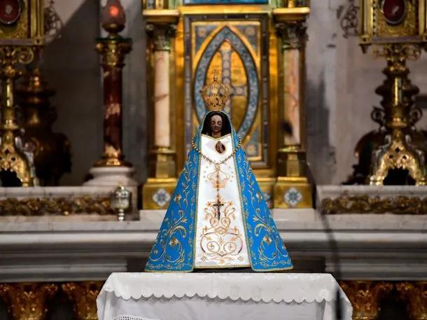 Argentinos peregrinan masivamente a la Basílica de la Virgen de Luján (+Fotos)