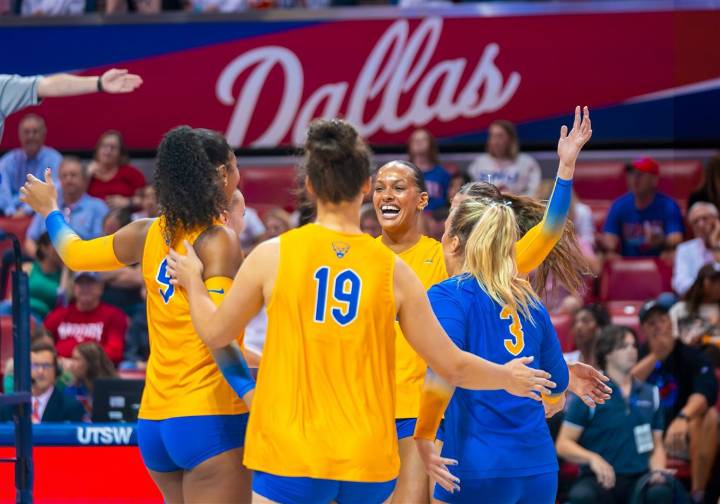 Pitt volleyball bounces back after tough loss, sweeps Florida State