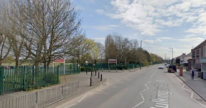 Secondary school put in lockdown over unauthorised pick up as parents told 'don't come'